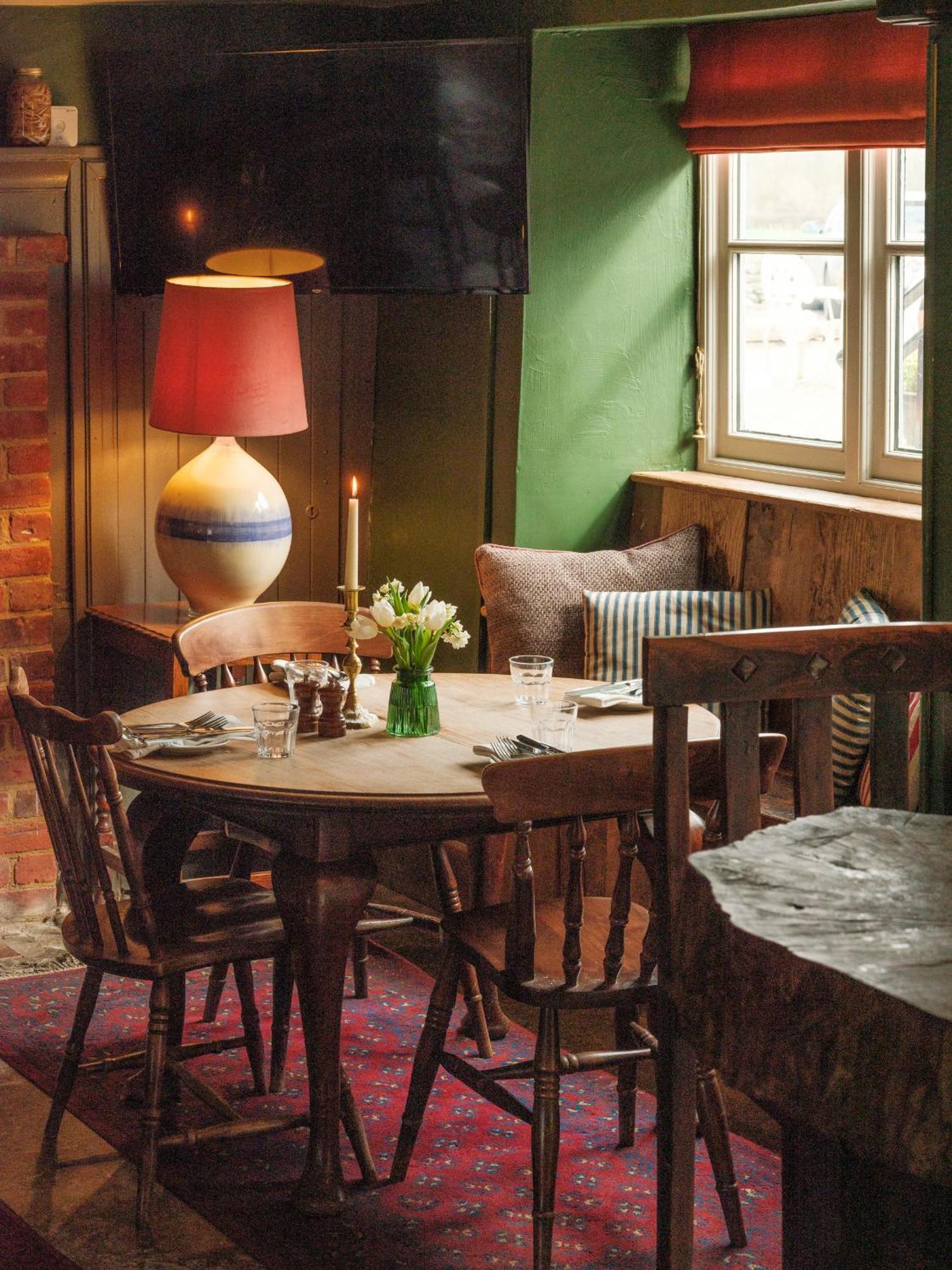 The Bell & Crown * Zeals